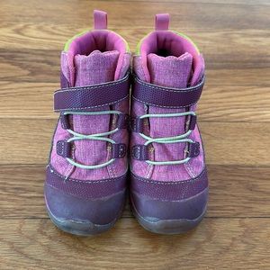 See Kai Run size 11 little girls Hiking Shoes - pink with green details